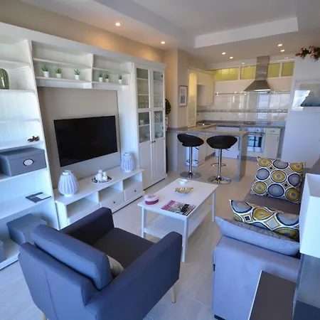 Apartment Fuengirola. Bonito En Paseo Maritimo. Espectaculares Vistas Al Mar. Primera Linea *