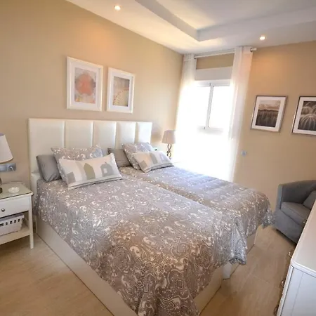 Apartment Fuengirola. Bonito En Paseo Maritimo. Espectaculares Vistas Al Mar. Primera Linea